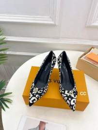Picture of Louis Vuitton Shoes _SKULVsz35-407CMXC011512476